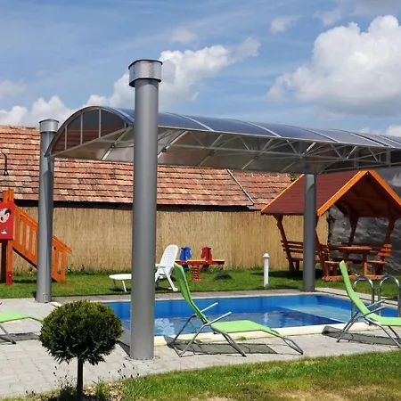 Arany Szolo Wellness Apartmanhaz شقة